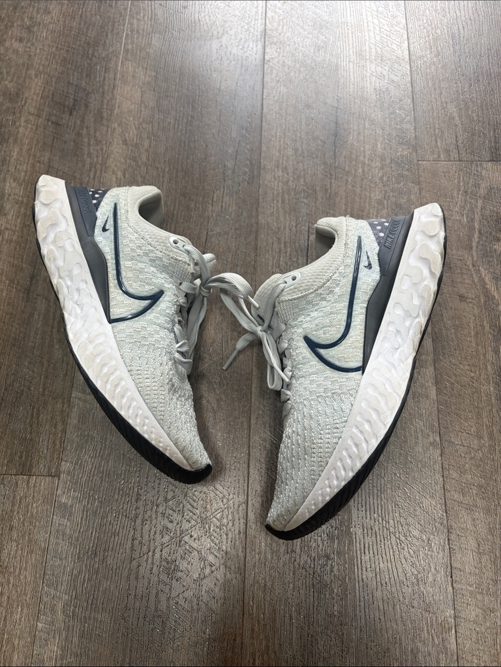 Nike Light Gray Running Shoes with Navy Swoosh